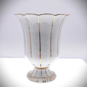 Meissener Porzellanvase in Weiß mit eleganter Goldverzierung und klassischer Kelchform – X-Serie, 1. Wahl